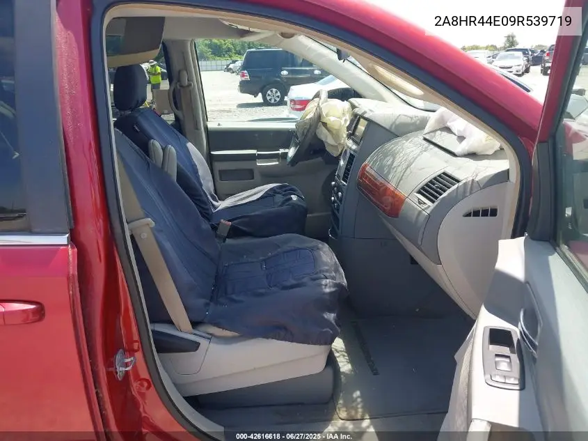 2009 Chrysler Town & Country Lx VIN: 2A8HR44E09R539719 Lot: 42616618