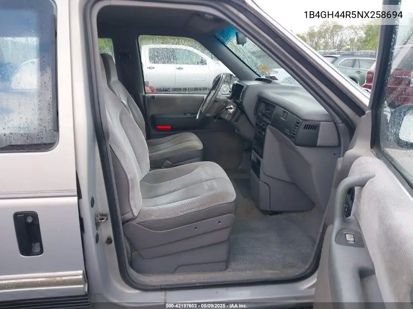 1992 Dodge Grand Caravan Se VIN: 1B4GH44R5NX258694 Lot: 42197603