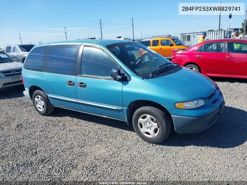 1998 Dodge Caravan VIN: 2B4FP253XWR829741 Lot: 42173839