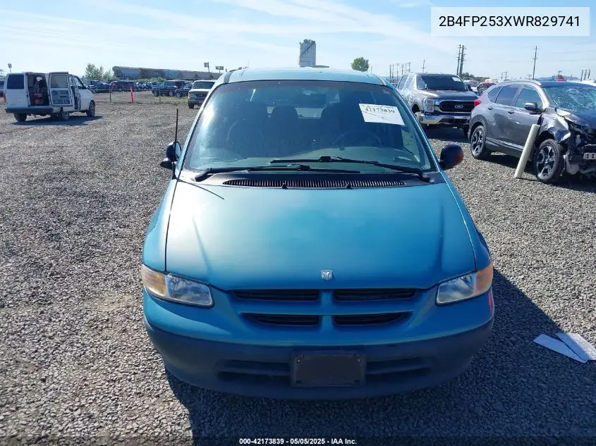 1998 Dodge Caravan VIN: 2B4FP253XWR829741 Lot: 42173839