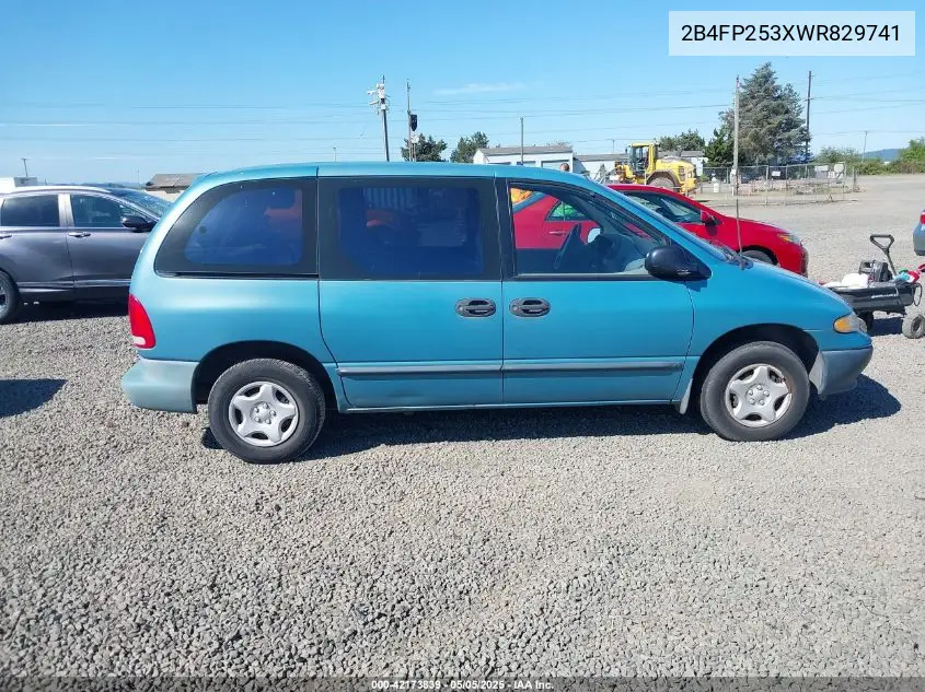 1998 Dodge Caravan VIN: 2B4FP253XWR829741 Lot: 42173839