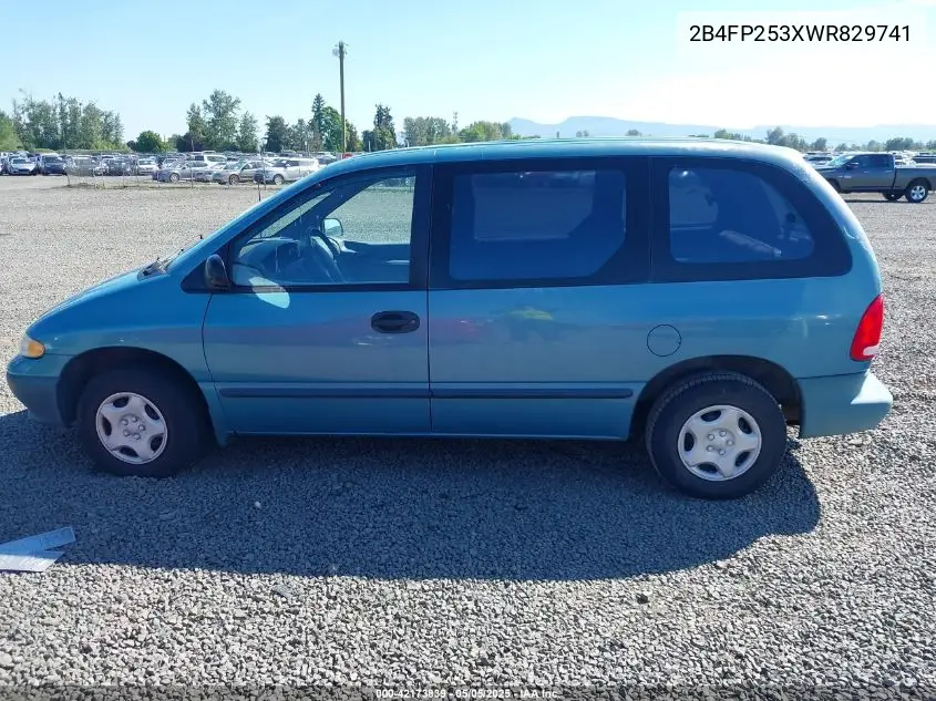 1998 Dodge Caravan VIN: 2B4FP253XWR829741 Lot: 42173839