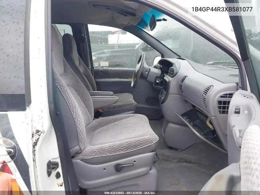 1999 Dodge Grand Caravan VIN: 1B4GP44R3XB581077 Lot: 42232502