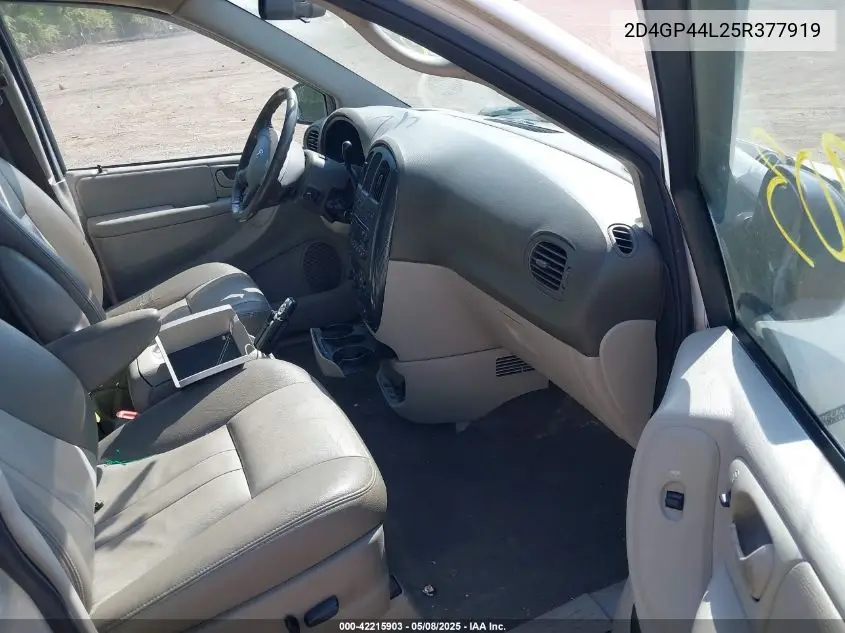 2005 Dodge Grand Caravan Sxt VIN: 2D4GP44L25R377919 Lot: 42215903
