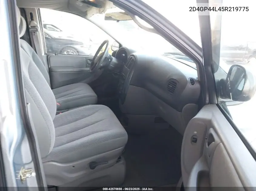 2005 Dodge Grand Caravan Sxt VIN: 2D4GP44L45R219775 Lot: 42570856