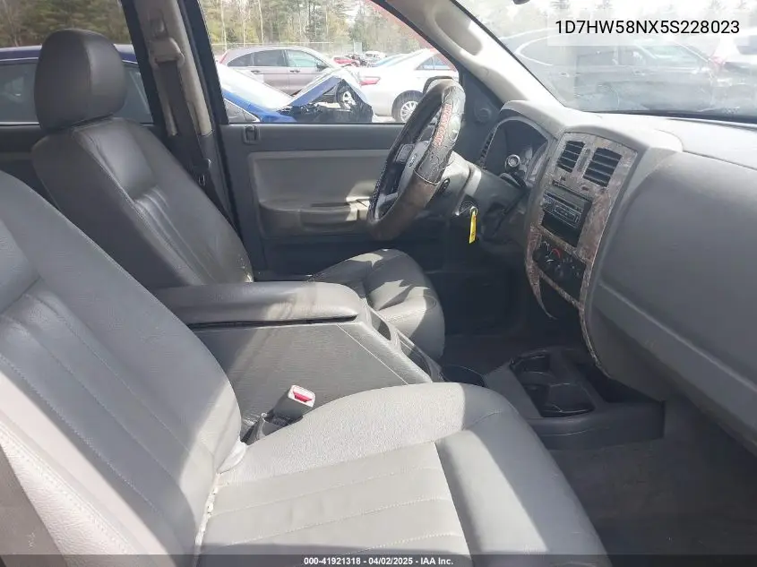 2005 Dodge Dakota Laramie VIN: 1D7HW58NX5S228023 Lot: 41921318