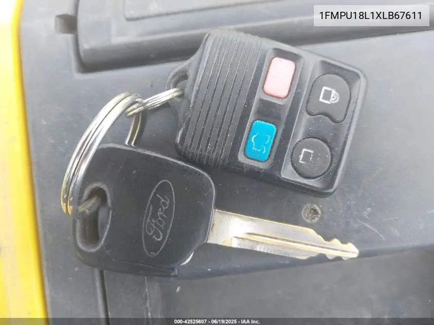 1999 Ford Expedition Eddie Bauer/Xlt VIN: 1FMPU18L1XLB67611 Lot: 42525607