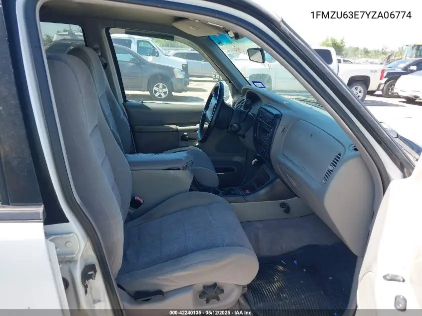 2000 Ford Explorer Xlt VIN: 1FMZU63E7YZA06774 Lot: 42240135