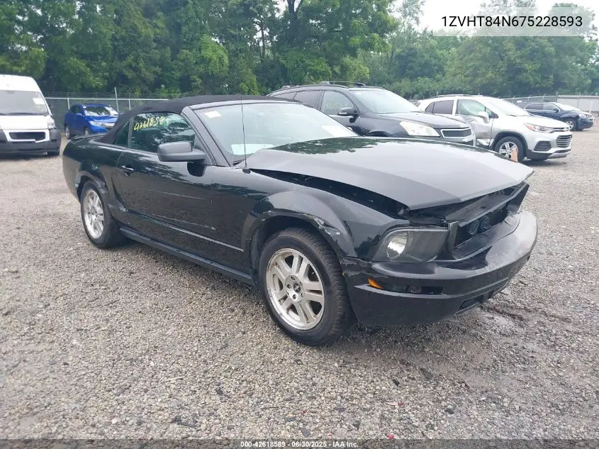2007 Ford Mustang V6 Deluxe/V6 Premium VIN: 1ZVHT84N675228593 Lot: 42618589