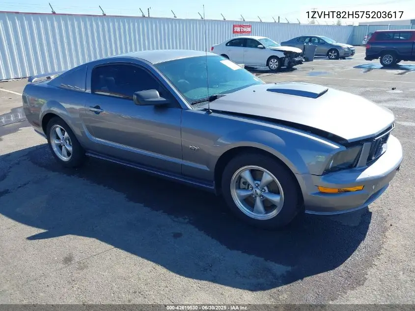 2007 Ford Mustang Gt Deluxe/Gt Premium VIN: 1ZVHT82H575203617 Lot: 42619530
