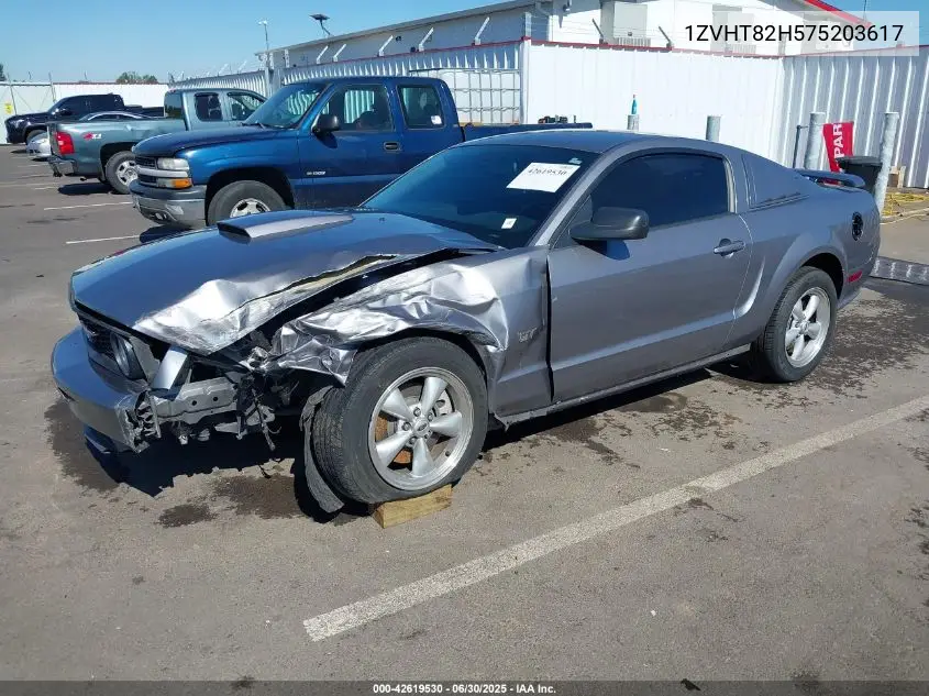 2007 Ford Mustang Gt Deluxe/Gt Premium VIN: 1ZVHT82H575203617 Lot: 42619530