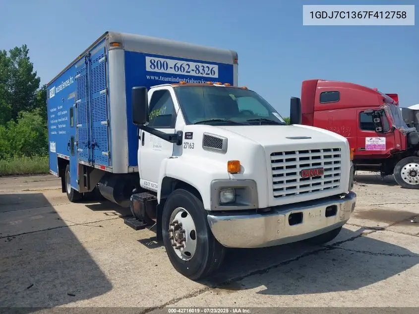 2007 GMC C7500 C7C042 VIN: 1GDJ7C1367F412758 Lot: 42716019