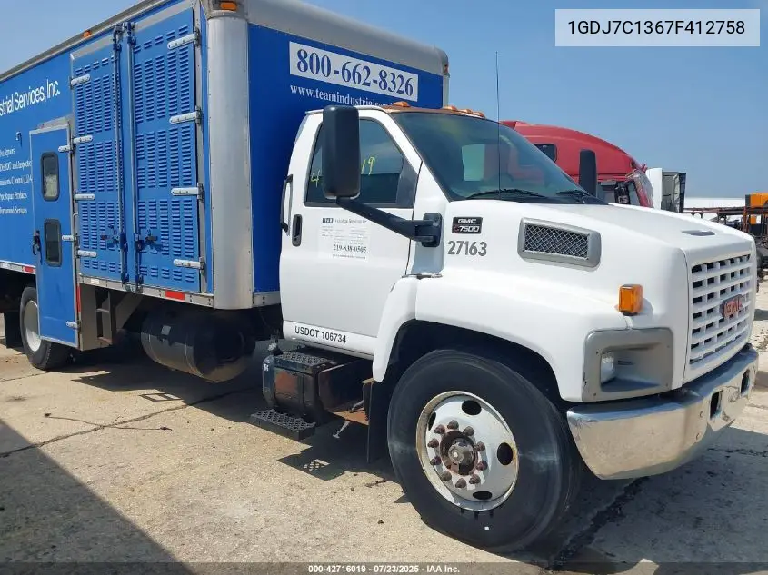 2007 GMC C7500 C7C042 VIN: 1GDJ7C1367F412758 Lot: 42716019