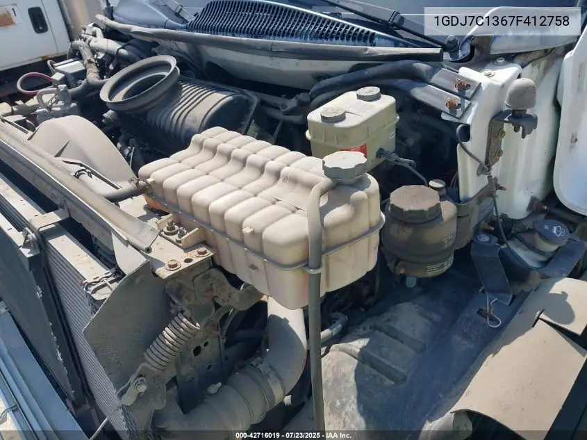 2007 GMC C7500 C7C042 VIN: 1GDJ7C1367F412758 Lot: 42716019
