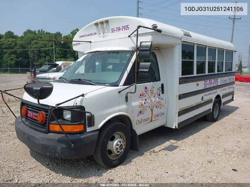 2005 GMC Savana Cutaway Standard W/C7A VIN: 1GDJG31U251241106 Lot: 42752502