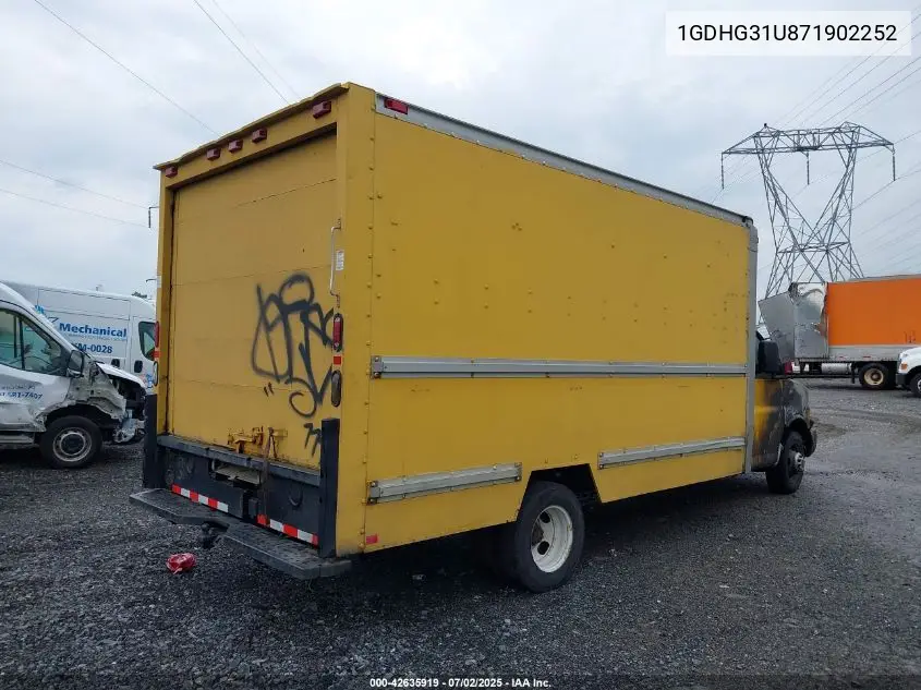 2007 GMC Savana Cutaway Work Van VIN: 1GDHG31U871902252 Lot: 42635919