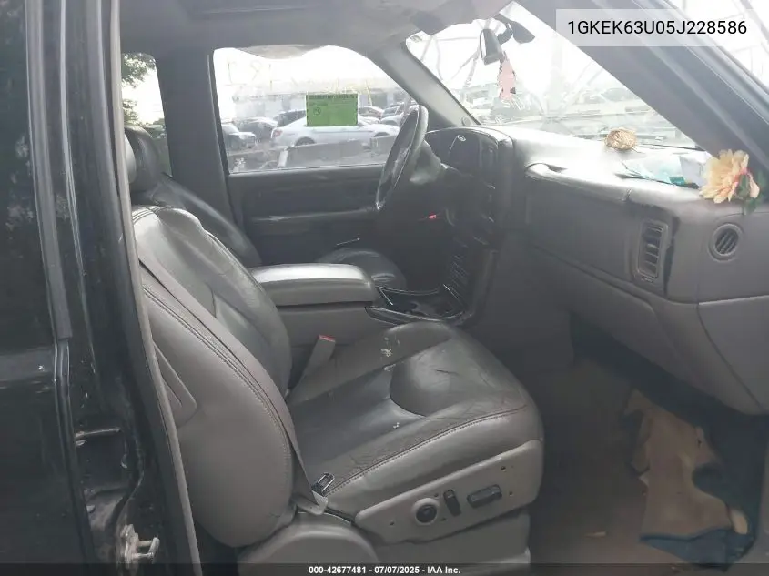 2005 GMC Yukon Denali VIN: 1GKEK63U05J228586 Lot: 42677481