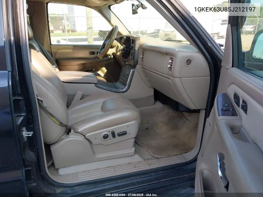 2005 GMC Yukon Denali VIN: 1GKEK63U85J212197 Lot: 42681054