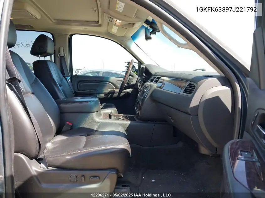 2007 GMC Yukon Denali Denali VIN: 1GKFK63897J221792 Lot: 12296271