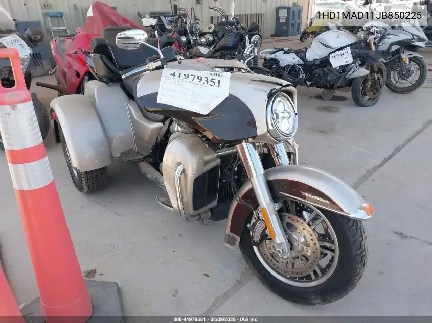 2018 Harley-Davidson Flhtcutg Tri Glide Ultra VIN: 1HD1MAD11JB850225 Lot: 41979351