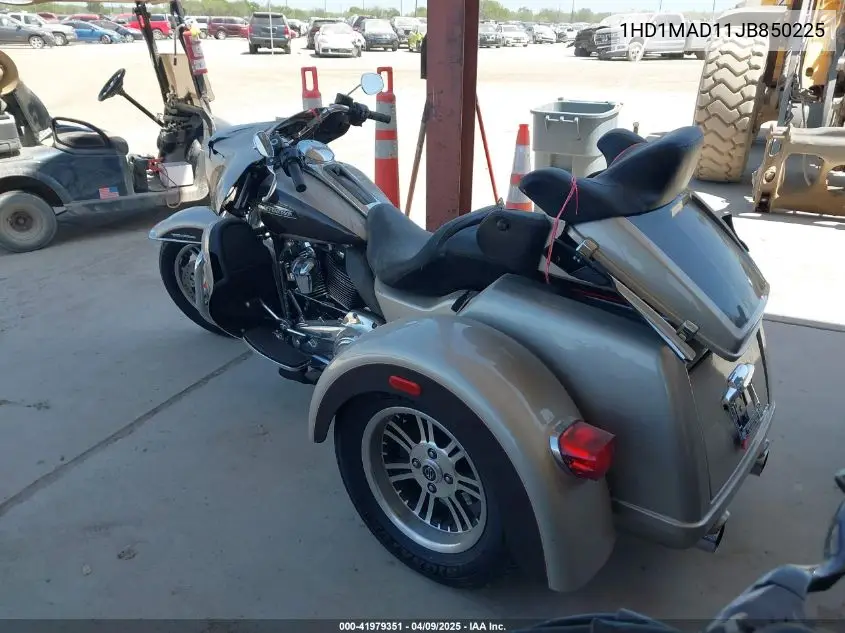 2018 Harley-Davidson Flhtcutg Tri Glide Ultra VIN: 1HD1MAD11JB850225 Lot: 41979351