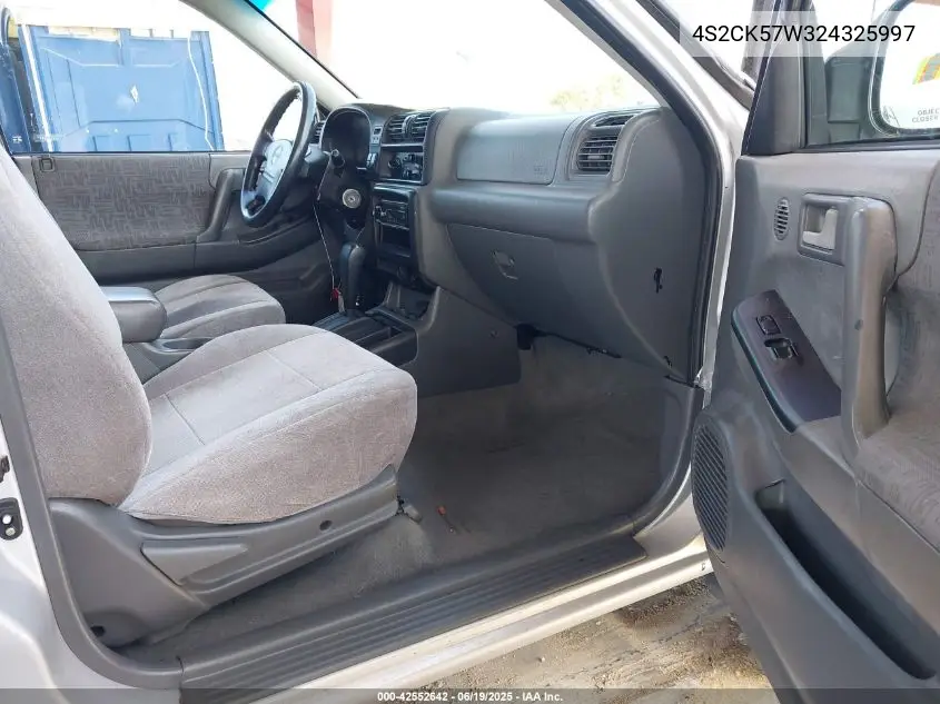 2002 Isuzu Rodeo Sport S 3.2L V6 Hard Top/S 3.2L V6 Soft Top VIN: 4S2CK57W324325997 Lot: 42552642