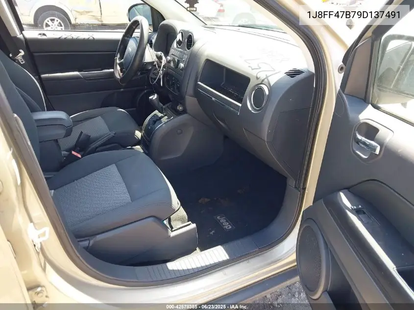 2009 Jeep Compass Sport VIN: 1J8FF47B79D137491 Lot: 42578385