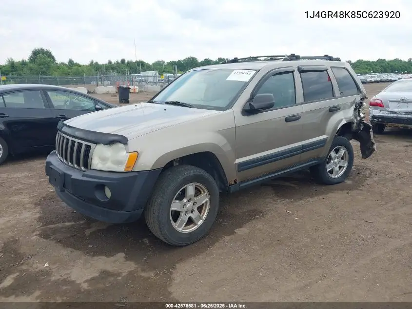 2005 Jeep Grand Cherokee Laredo VIN: 1J4GR48K85C623920 Lot: 42576581