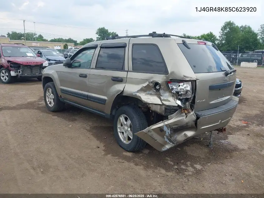 2005 Jeep Grand Cherokee Laredo VIN: 1J4GR48K85C623920 Lot: 42576581