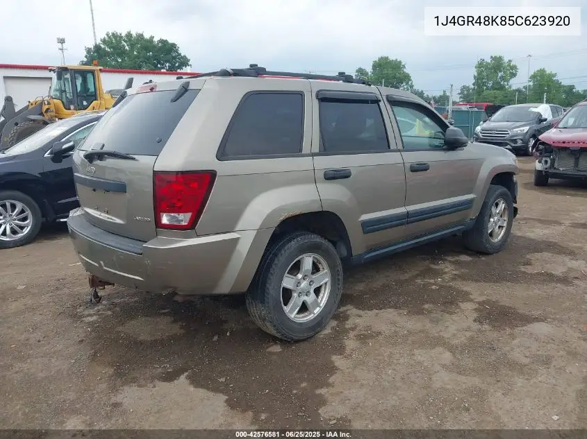 2005 Jeep Grand Cherokee Laredo VIN: 1J4GR48K85C623920 Lot: 42576581