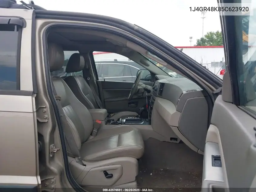 2005 Jeep Grand Cherokee Laredo VIN: 1J4GR48K85C623920 Lot: 42576581