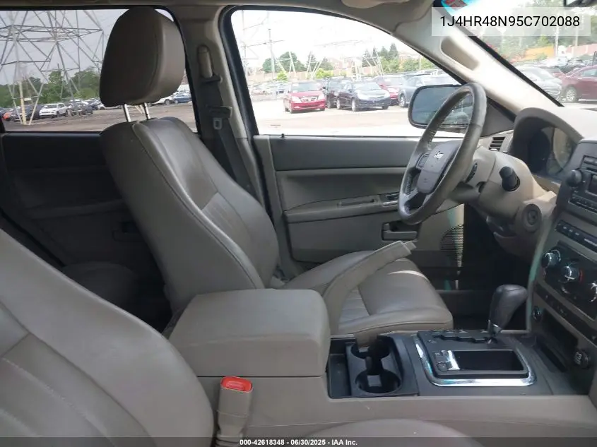 2005 Jeep Grand Cherokee Laredo VIN: 1J4HR48N95C702088 Lot: 42618348