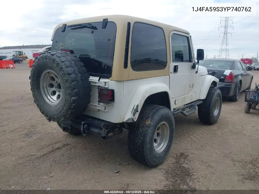 2000 Jeep Wrangler / Tj Sahara VIN: 1J4FA59S3YP740762 Lot: 42225322