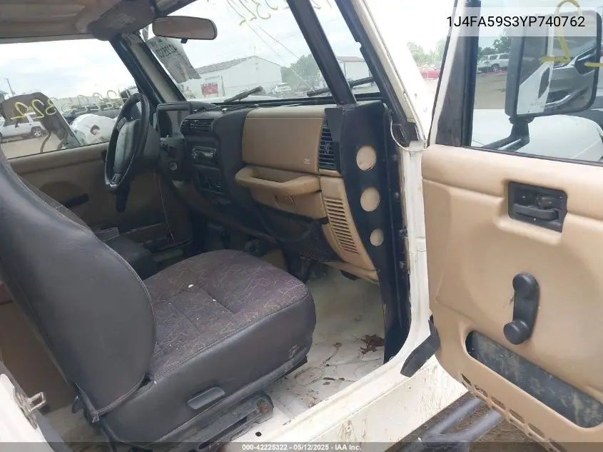 2000 Jeep Wrangler / Tj Sahara VIN: 1J4FA59S3YP740762 Lot: 42225322