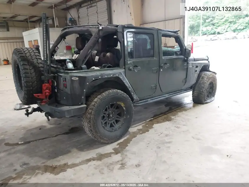 2007 Jeep Wrangler Unlimited X VIN: 1J4GA39107L132865 Lot: 42252972
