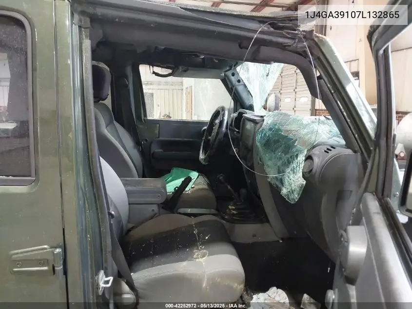 2007 Jeep Wrangler Unlimited X VIN: 1J4GA39107L132865 Lot: 42252972