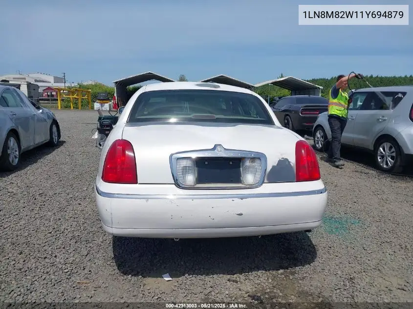2001 Lincoln Continental VIN: 1LN8M82W11Y694879 Lot: 42313003