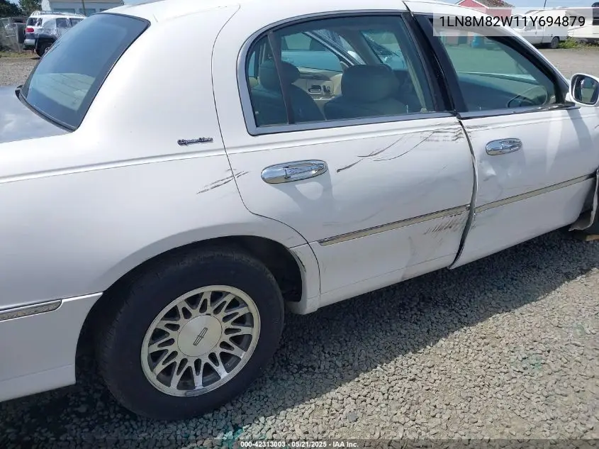 2001 Lincoln Continental VIN: 1LN8M82W11Y694879 Lot: 42313003