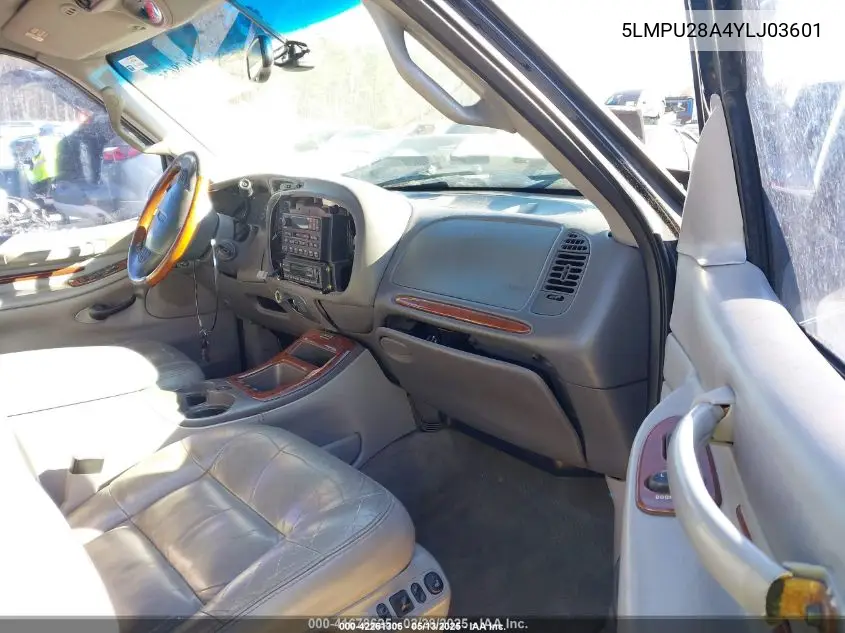 2000 Lincoln Navigator VIN: 5LMPU28A4YLJ03601 Lot: 41678625