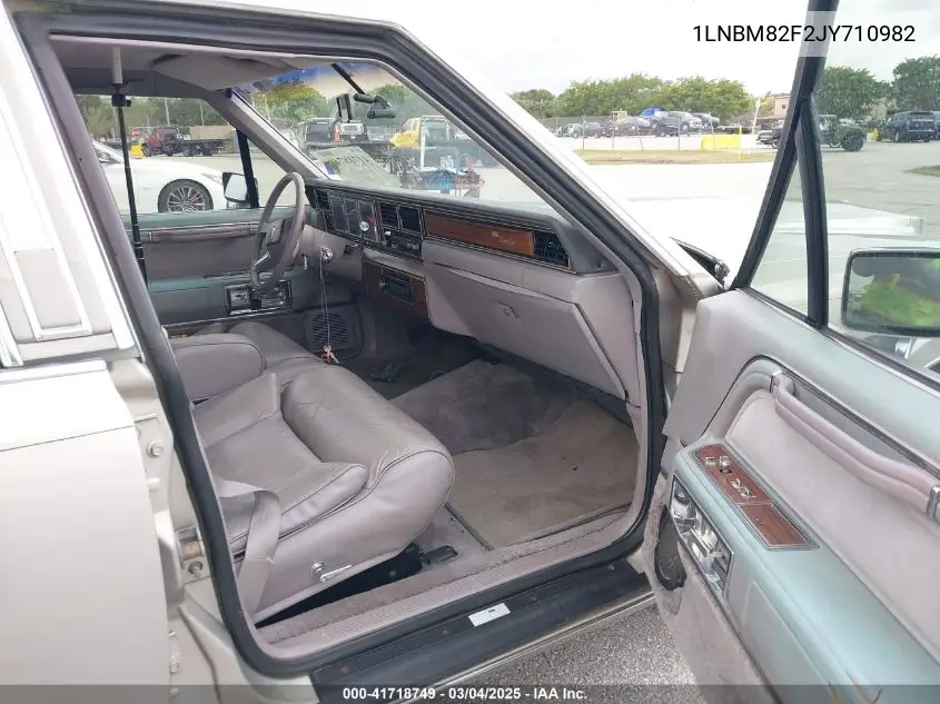 1988 Lincoln Town Car Signature VIN: 1LNBM82F2JY710982 Lot: 41718749