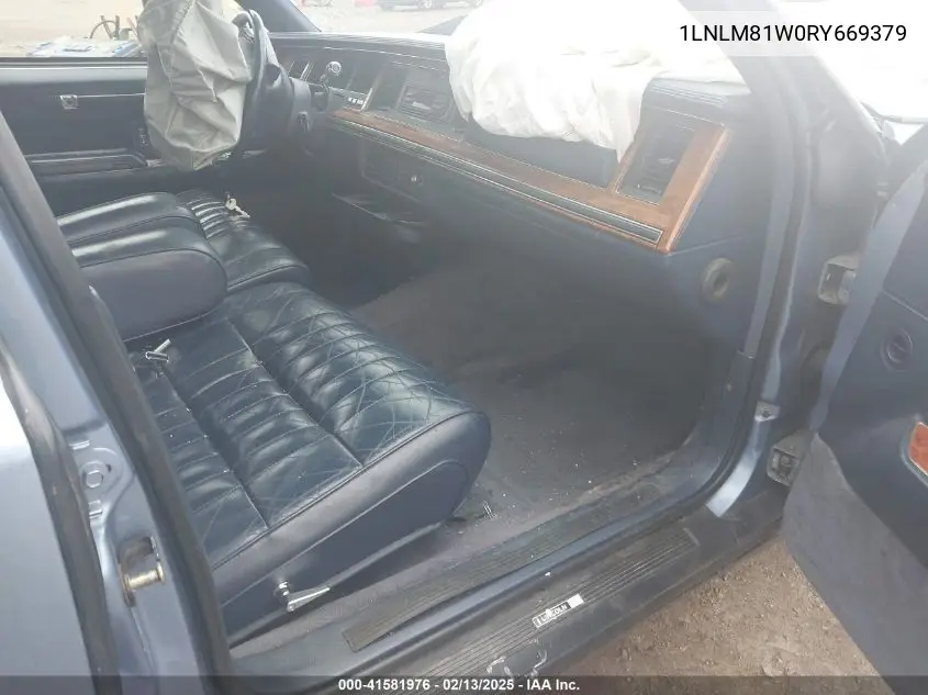 1994 Lincoln Town Car Executive VIN: 1LNLM81W0RY669379 Lot: 41581976