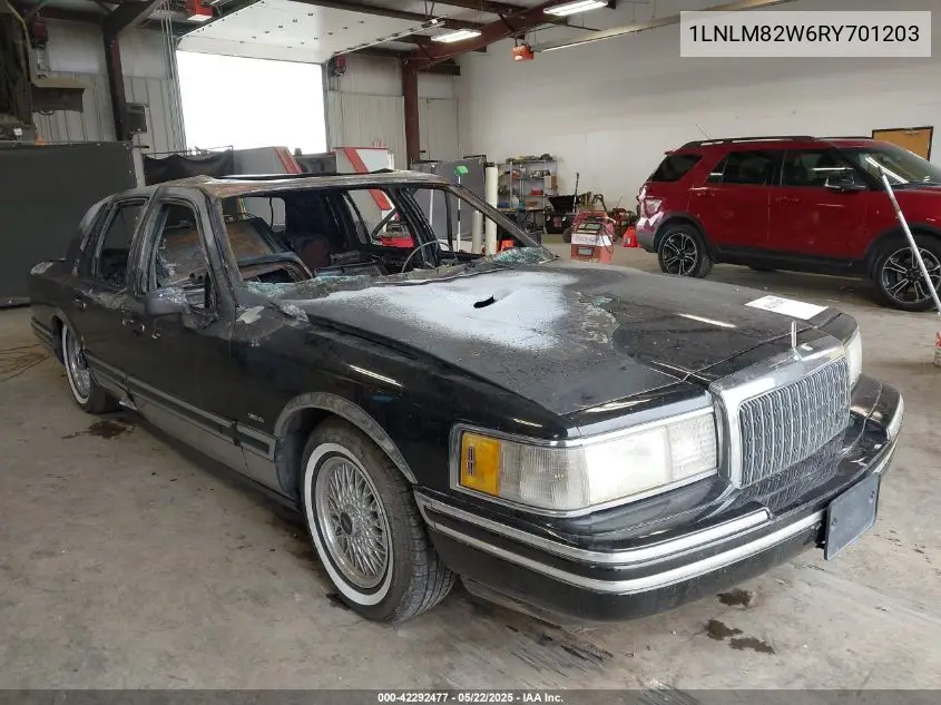 1994 Lincoln Town Car Signature/Tournament VIN: 1LNLM82W6RY701203 Lot: 42292477