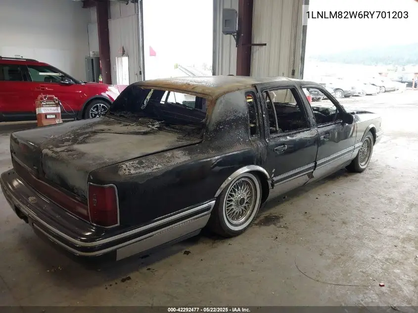 1994 Lincoln Town Car Signature/Tournament VIN: 1LNLM82W6RY701203 Lot: 42292477