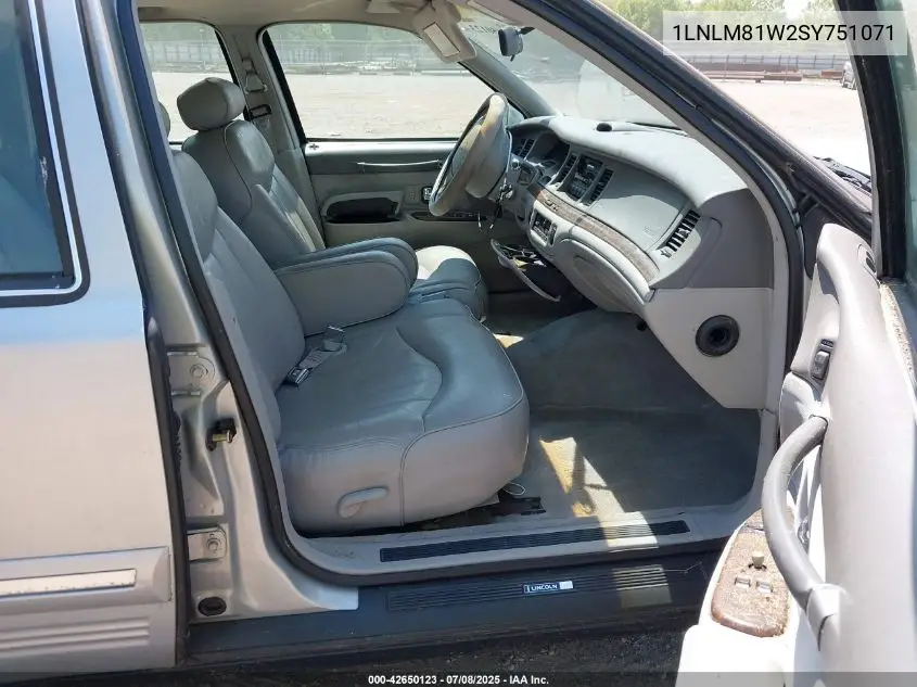 1995 Lincoln Town Car Executive VIN: 1LNLM81W2SY751071 Lot: 42650123