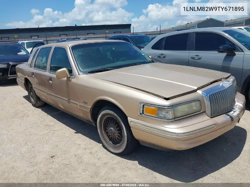 1996 Lincoln Town Car Sgn/Dmnd Anv/Cypress/Jn VIN: 1LNLM82W9TY671895 Lot: 42679856