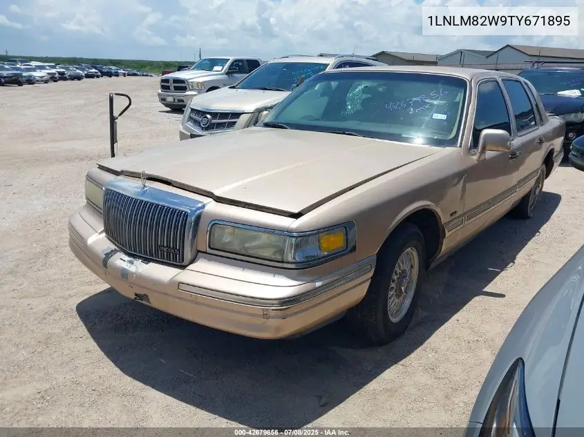 1996 Lincoln Town Car Sgn/Dmnd Anv/Cypress/Jn VIN: 1LNLM82W9TY671895 Lot: 42679856