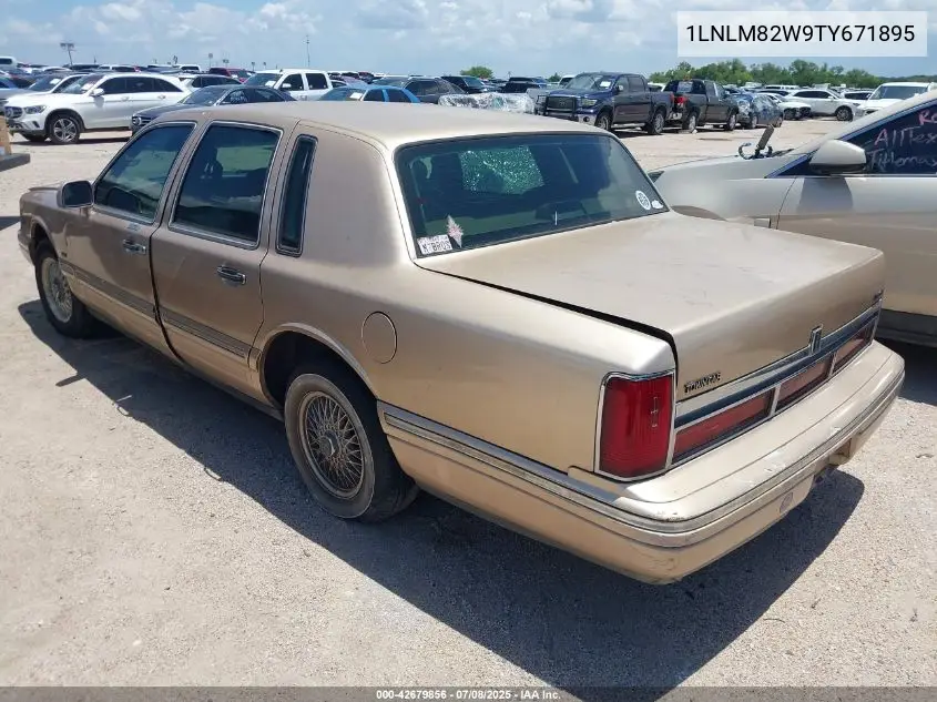 1996 Lincoln Town Car Sgn/Dmnd Anv/Cypress/Jn VIN: 1LNLM82W9TY671895 Lot: 42679856