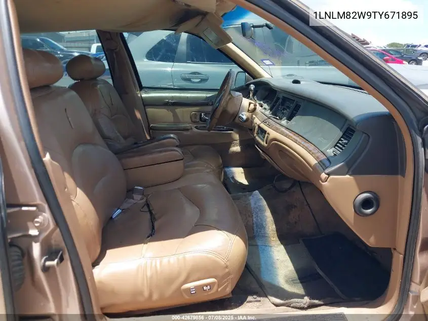 1996 Lincoln Town Car Sgn/Dmnd Anv/Cypress/Jn VIN: 1LNLM82W9TY671895 Lot: 42679856
