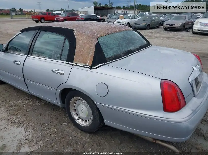 1998 Lincoln Town Car Signature VIN: 1LNFM82WXWY659028 Lot: 42265774