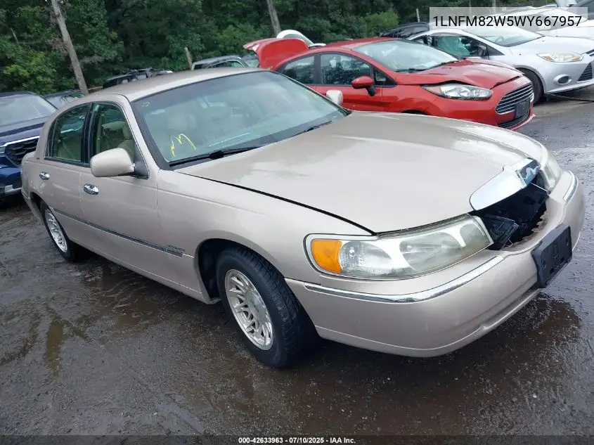 1998 Lincoln Town Car Signature VIN: 1LNFM82W5WY667957 Lot: 42633963
